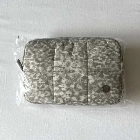 lululemon quilted grid belt bag 🤍 - Picture 3 of 3